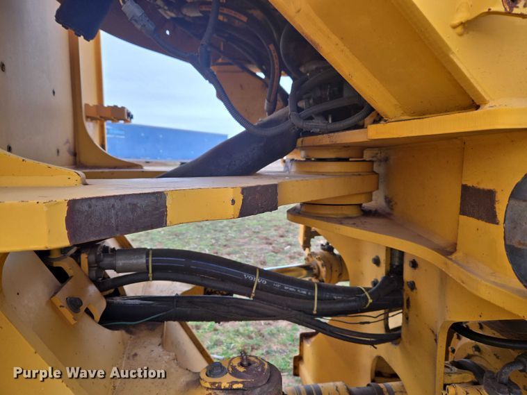 image for item ET1277 2004 Volvo L220E wheel loader