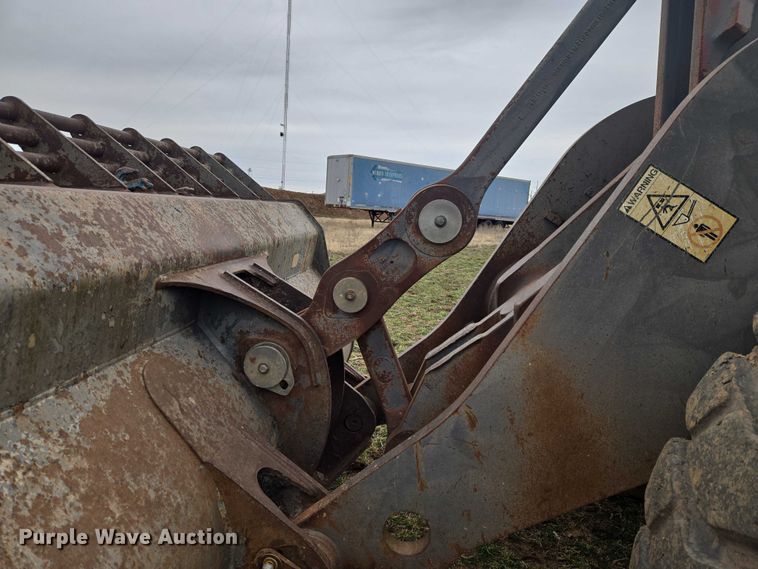 image for item ET1277 2004 Volvo L220E wheel loader