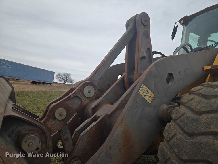 image for item ET1277 2004 Volvo L220E wheel loader
