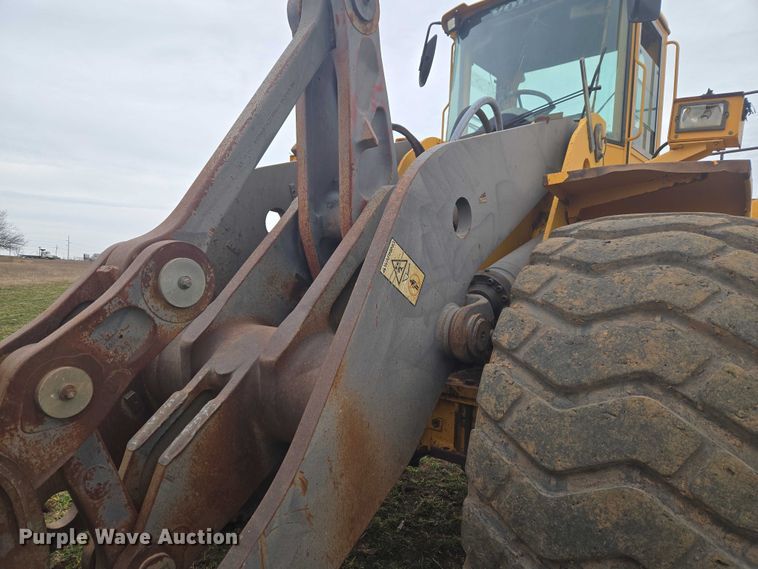 image for item ET1277 2004 Volvo L220E wheel loader