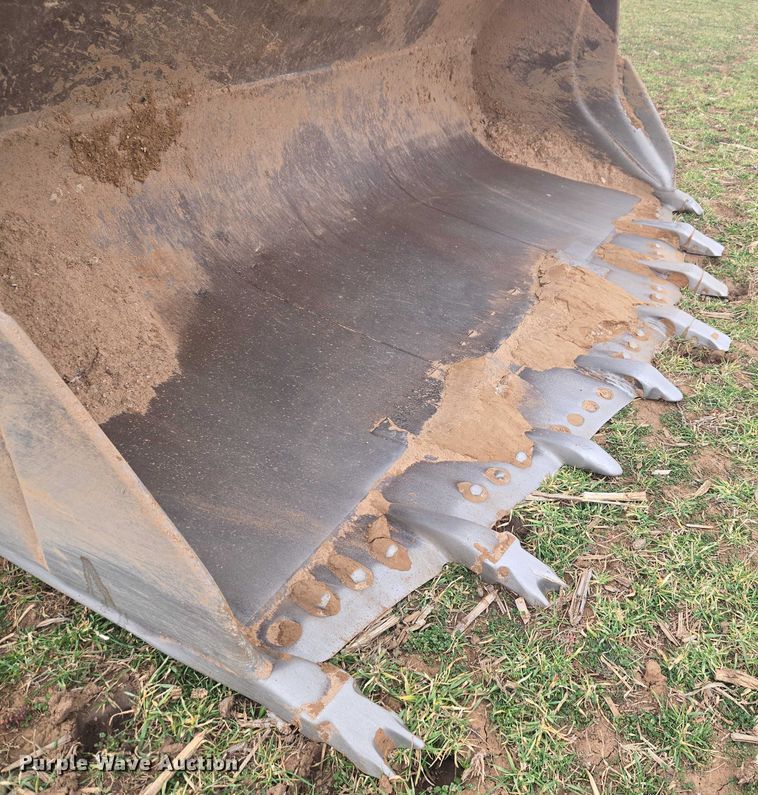 image for item ET1277 2004 Volvo L220E wheel loader