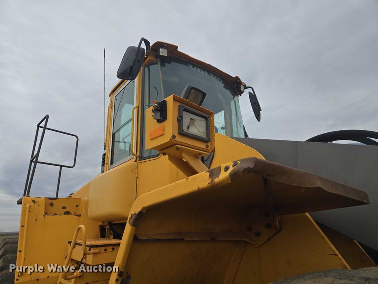 image for item ET1277 2004 Volvo L220E wheel loader