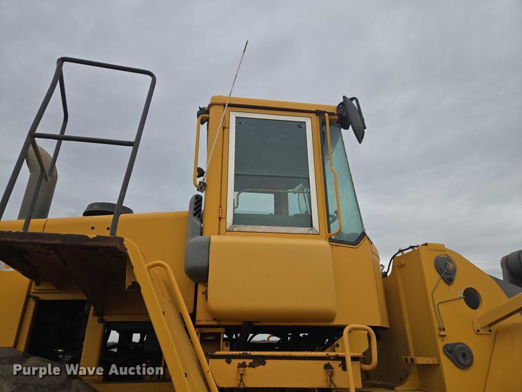 image for item ET1277 2004 Volvo L220E wheel loader