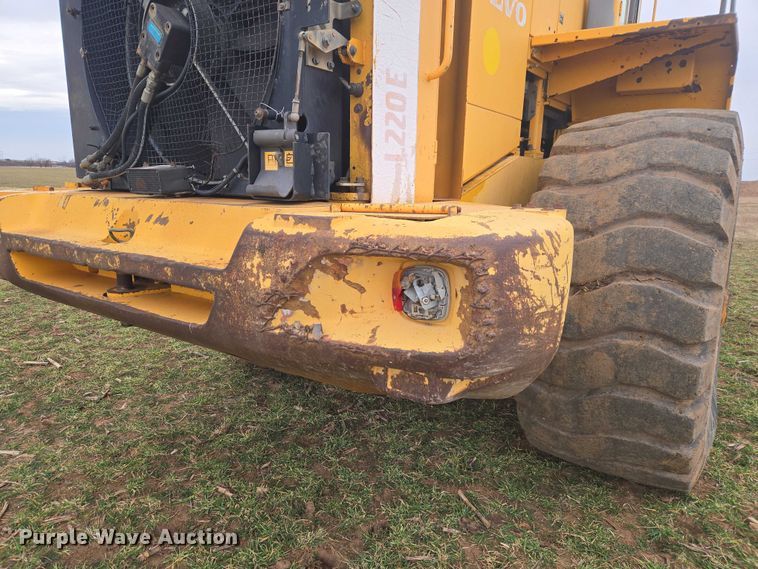 image for item ET1277 2004 Volvo L220E wheel loader