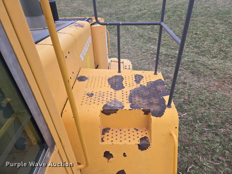 image for item ET1277 2004 Volvo L220E wheel loader