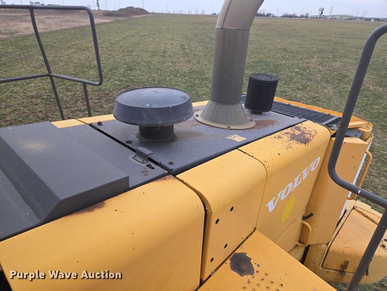 image for item ET1277 2004 Volvo L220E wheel loader