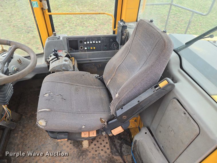 image for item ET1277 2004 Volvo L220E wheel loader