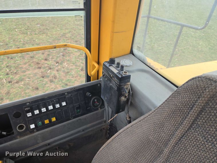 image for item ET1277 2004 Volvo L220E wheel loader