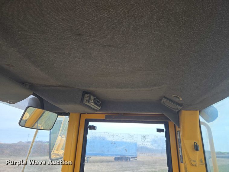 image for item ET1277 2004 Volvo L220E wheel loader