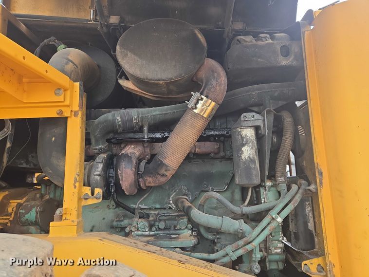 image for item ET1277 2004 Volvo L220E wheel loader