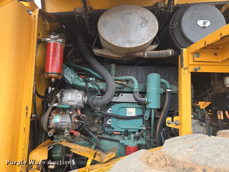 image for item ET1277 2004 Volvo L220E wheel loader