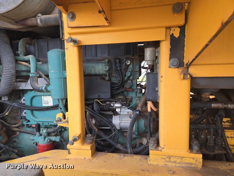 image for item ET1277 2004 Volvo L220E wheel loader