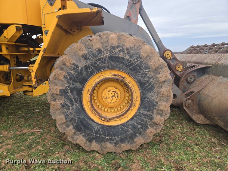 image for item ET1277 2004 Volvo L220E wheel loader