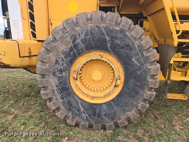 image for item ET1277 2004 Volvo L220E wheel loader