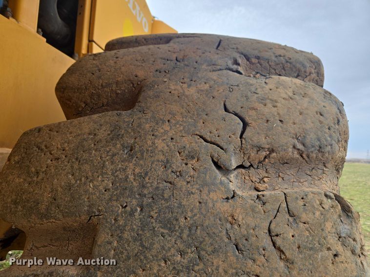 image for item ET1277 2004 Volvo L220E wheel loader