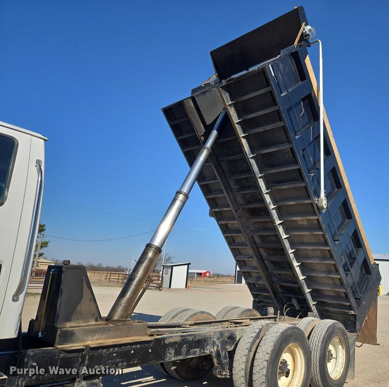 image for item ET1282 2006 Sterling A9500 dump truck