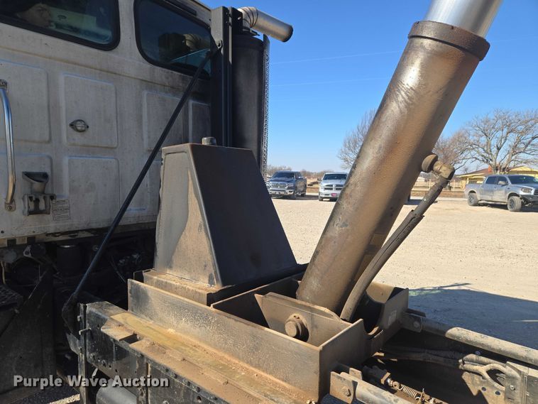 image for item ET1282 2006 Sterling A9500 dump truck