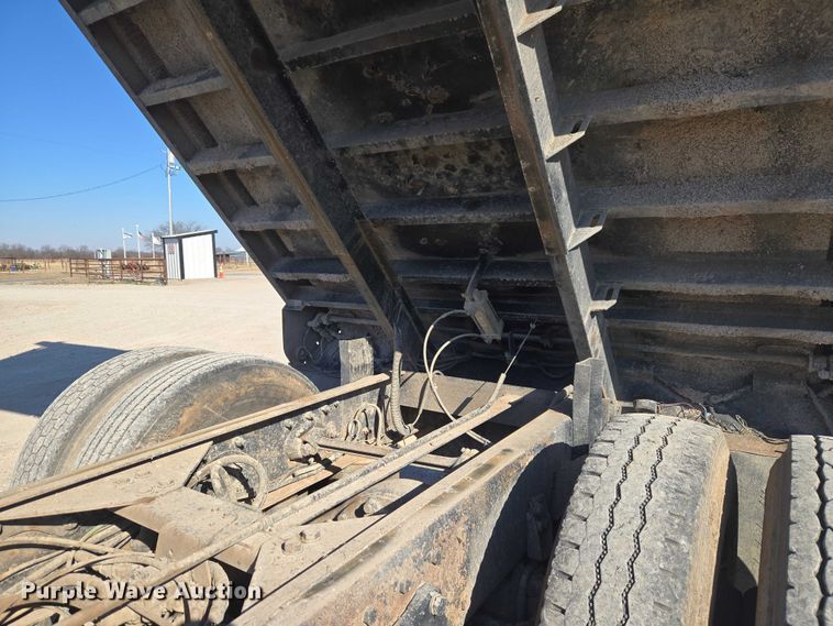 image for item ET1282 2006 Sterling A9500 dump truck