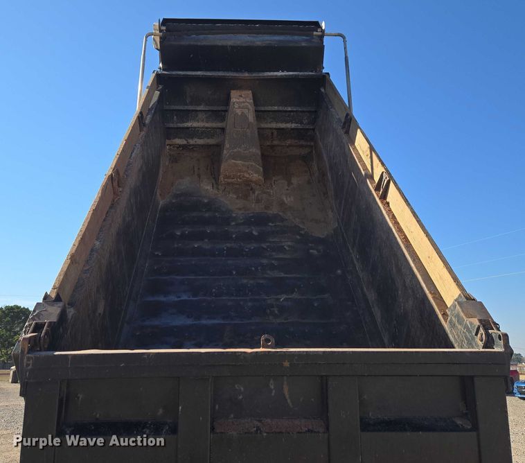 image for item ET1282 2006 Sterling A9500 dump truck