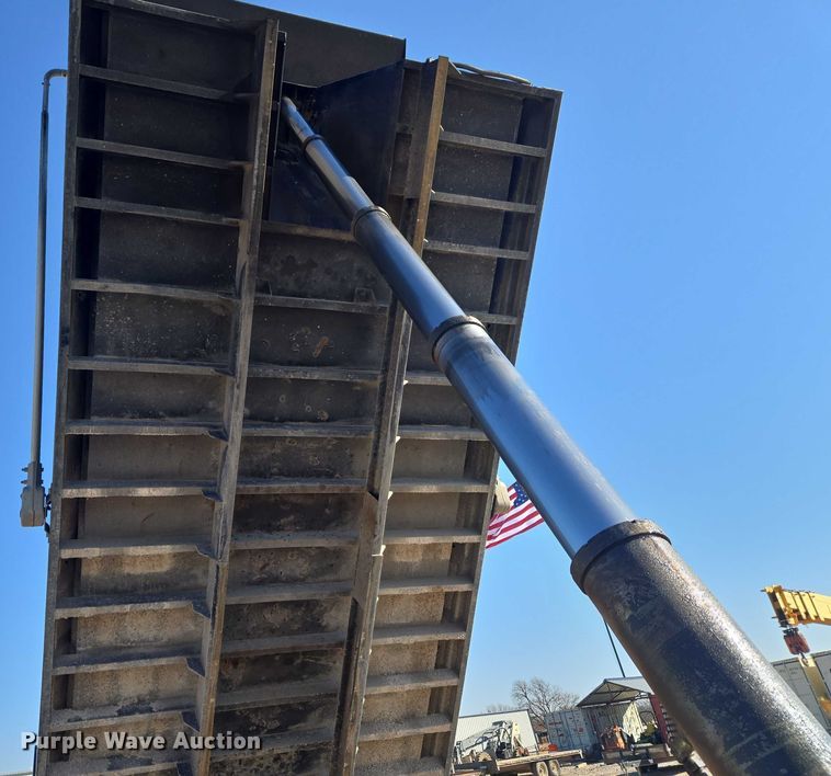 image for item ET1282 2006 Sterling A9500 dump truck