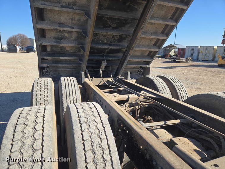 image for item ET1282 2006 Sterling A9500 dump truck