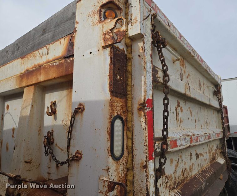 image for item ET1295 2002 International 7400 dump truck