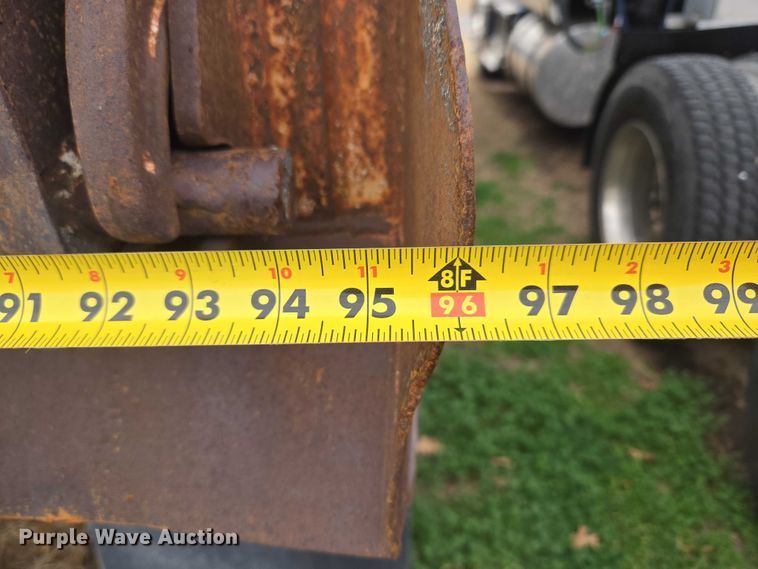 image for item ET1295 2002 International 7400 dump truck