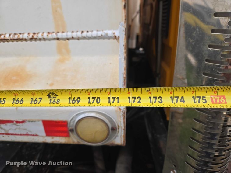 image for item ET1295 2002 International 7400 dump truck