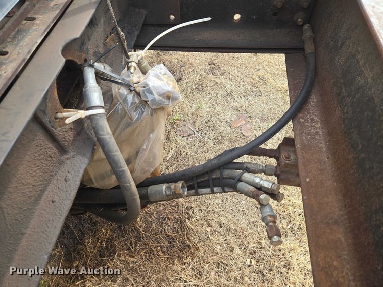 image for item ET1295 2002 International 7400 dump truck