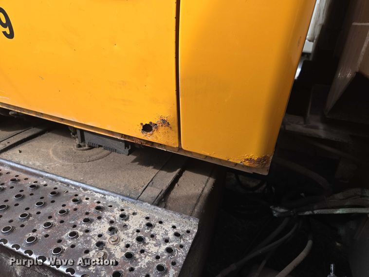 image for item ET1295 2002 International 7400 dump truck