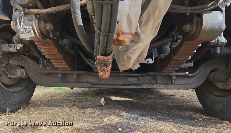 image for item ET1295 2002 International 7400 dump truck