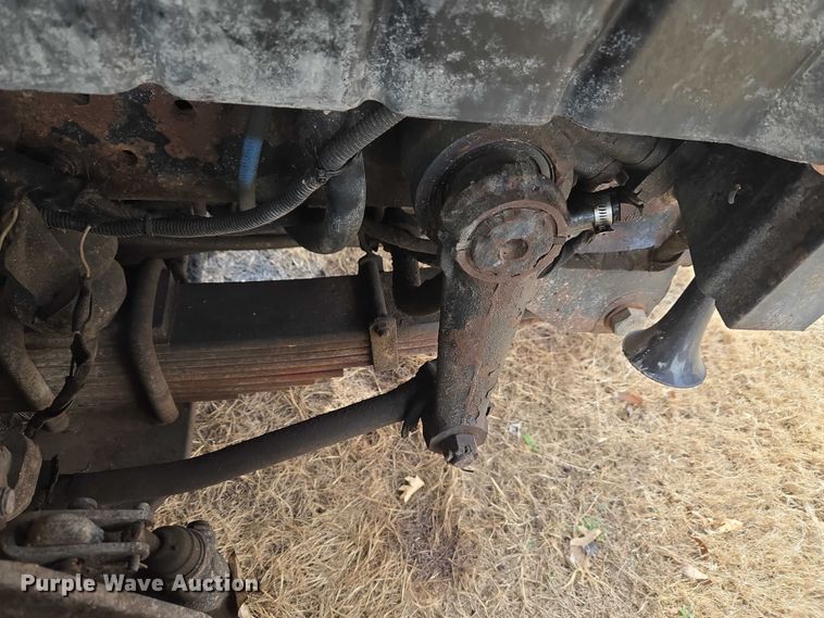 image for item ET1295 2002 International 7400 dump truck