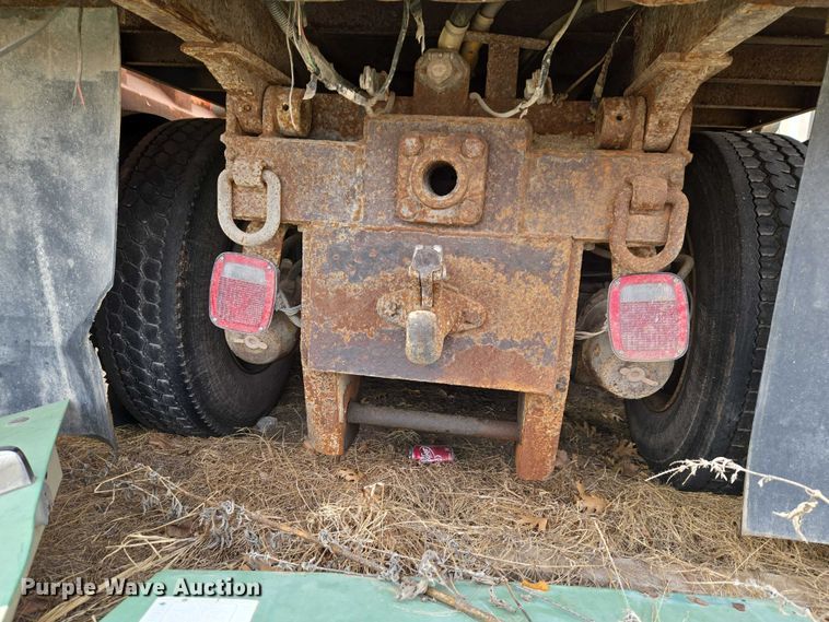 image for item ET1295 2002 International 7400 dump truck