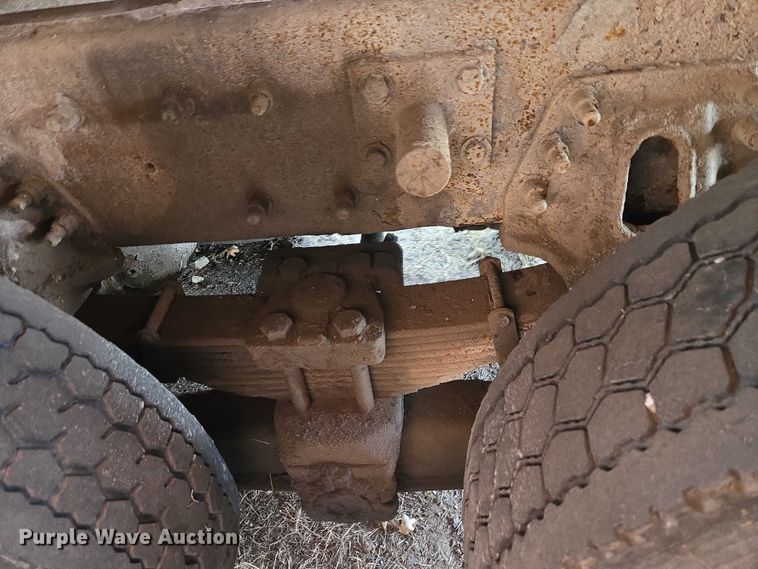 image for item ET1295 2002 International 7400 dump truck