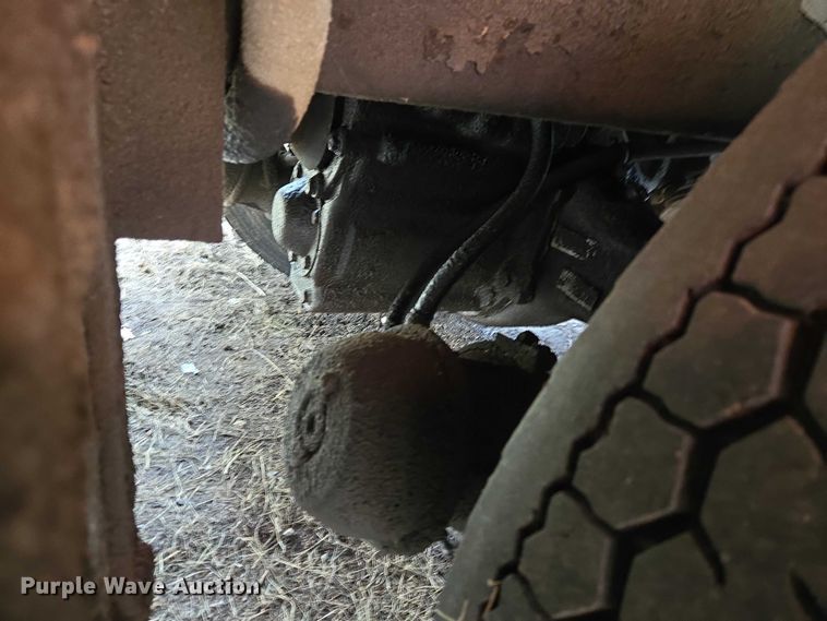 image for item ET1295 2002 International 7400 dump truck