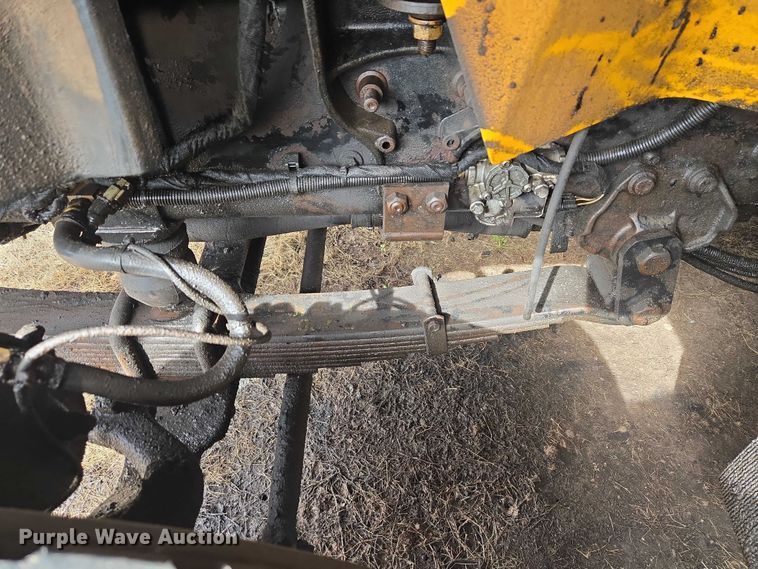 image for item ET1295 2002 International 7400 dump truck