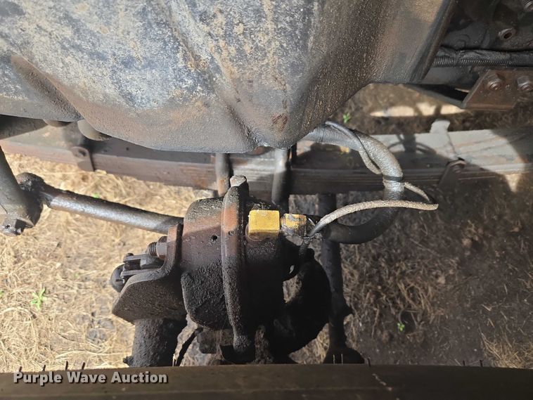 image for item ET1295 2002 International 7400 dump truck