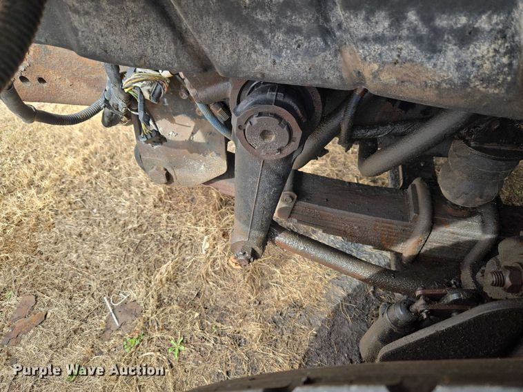 image for item ET1295 2002 International 7400 dump truck