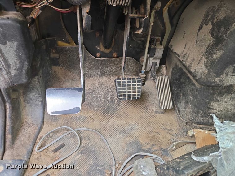 image for item ET1295 2002 International 7400 dump truck