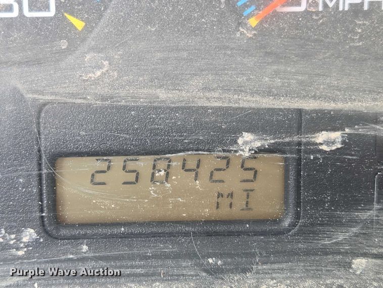 image for item ET1295 2002 International 7400 dump truck