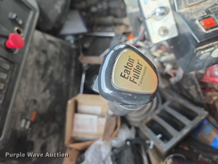 image for item ET1295 2002 International 7400 dump truck