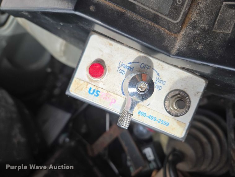 image for item ET1295 2002 International 7400 dump truck