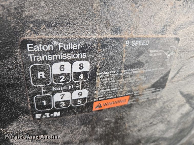 image for item ET1295 2002 International 7400 dump truck