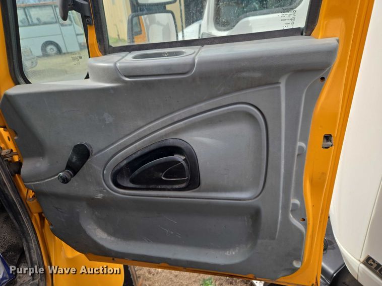 image for item ET1295 2002 International 7400 dump truck