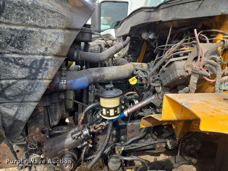 image for item ET1295 2002 International 7400 dump truck