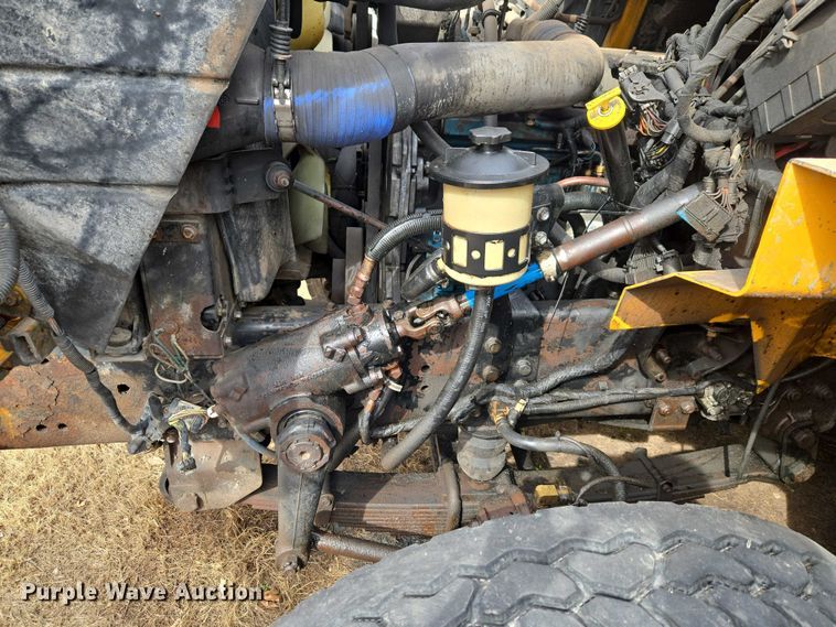 image for item ET1295 2002 International 7400 dump truck