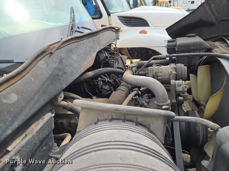 image for item ET1295 2002 International 7400 dump truck