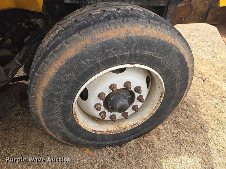 image for item ET1295 2002 International 7400 dump truck