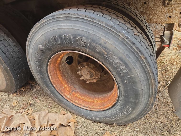 image for item ET1295 2002 International 7400 dump truck