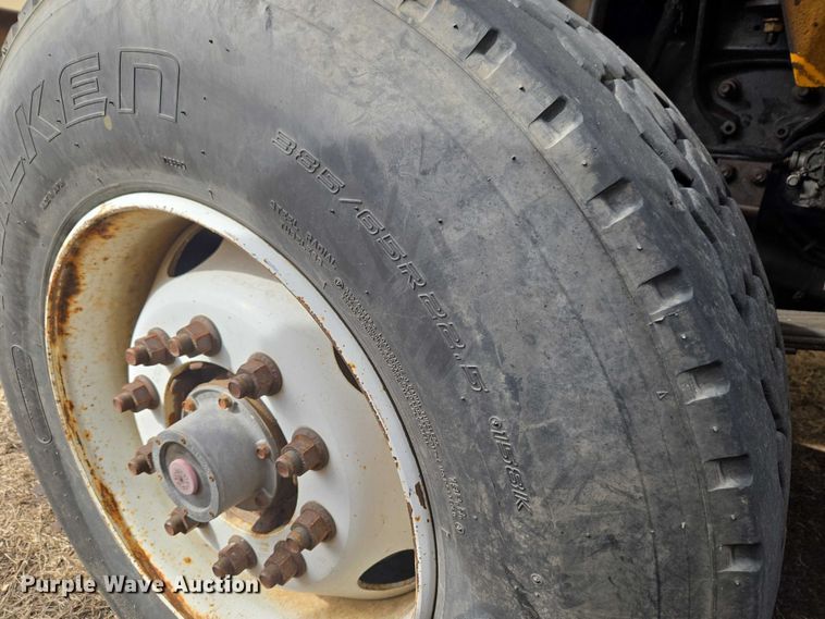 image for item ET1295 2002 International 7400 dump truck